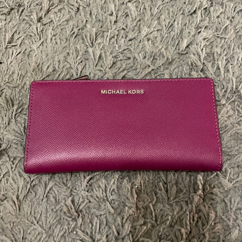 Micheal Kors violet wallet